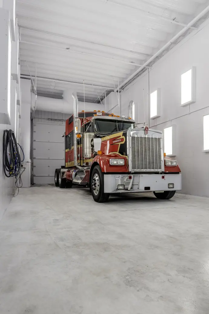 Véhicule lourd en réparation